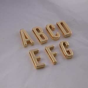 Cuenta espaciadora gruesa con inicial chapada en oro de 18 quilates, ahuecada por ambos lados, cuentas del alfabeto para la creación de pulseras y joyas DIY (DB-1093)