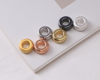 30 Stück 18 Karat vergoldete, runde, flache Zwischenperlen, runde Perlen mit großem Loch, flache Perlen für Charm-Armbänder und Halsketten zum Selbermachen von Schmuck