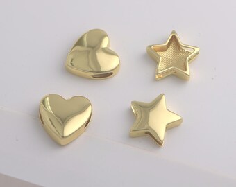 Conjunto de 2 pingentes conectores em formato de coração e estrela, banhados a ouro 18K, para confecção de joias DIY (DB-1044)