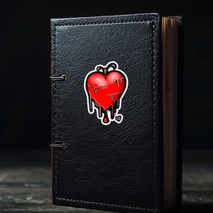 Pode incluir: Um conjunto de três canecas de cerâmica com acabamento fosco e salpicado. As canecas são em tons de creme, cinza claro e cinza escuro. Cada caneca tem um design simples e minimalista.