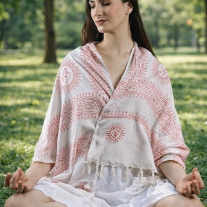 Sciarpa da meditazione con stampa Om / Scialle da yoga in policotone bianco