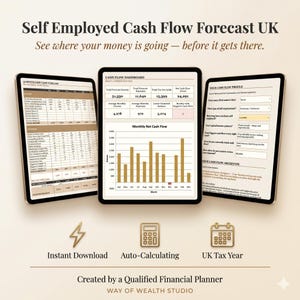 Könnte beinhalten: Drei Tablets mit Finanzdaten und Diagrammen. Der Text lautet "Self Employed Cash Flow Forecast UK" und "See where your money is going - before it gets there." Symbole für Sofort-Download, automatische Berechnung und das britische Steuerjahr sind ebenfalls vorhanden.