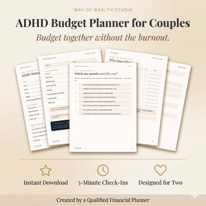 Peut inclure: Un planificateur budgétaire TDAH pour couples sous format numérique avec plusieurs pages contenant du texte, des cases à cocher et des catégories financières. L'en-tête indique Way of Wealth Studio, ADHD Budget Planner for Couples.
