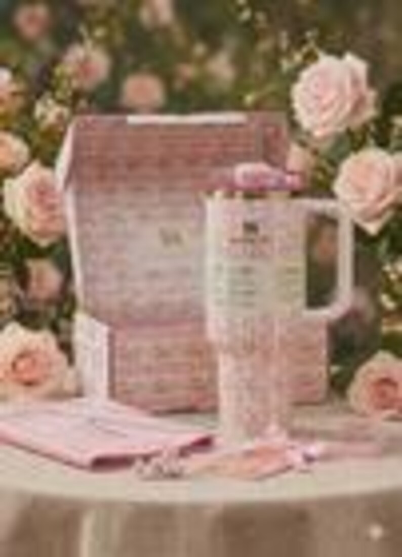 Stanley X Love Shack Fancy Quencher - 40oz Blooming Heirloom Edition New bild 2