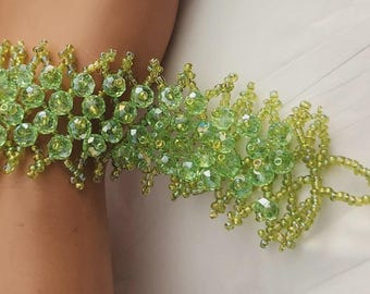 PRETTY GREEN BRACELET W, Button Closure 7"