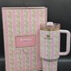 Stanley X Love Shack Fancy Quencher - 40oz Blooming Heirloom Edition New bild 1