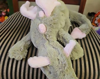 Peluche de dragón Malachy grande, suave y verde matcha.