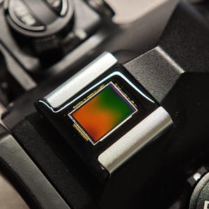 Unieke flitsschoenafdekking voor CMOS-sensor – reflecterend dslr-cameraaccessoire – gerecycled technisch cadeau voor fotografen en filmcamerafans. (1/1,3 inch)