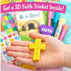Könnte beinhalten: Ein gelbes 3D-Kreuz wird in einer Hand gehalten, mit dem Text "Upgrade Your Bundle! Get a 3D Faith Trinket Inside!" und "Surprise 3D Keepsake Add-On!" im Hintergrund. Weitere Artikel sind eine Karte mit "He is Risen!" und ein lila Herz mit "FAITH".