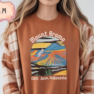 Mount Bromo Landscape T-shirt, East Java Indonesia Travel Tee, Retro Volcano Shirt, Vintage Mountains Tee-Shirt