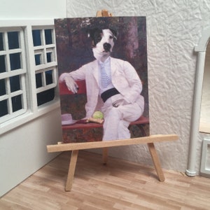 Miniature Dollhouse Room Box Art Dog sur banc avec tennis ball Gallery Portrait fait à la main