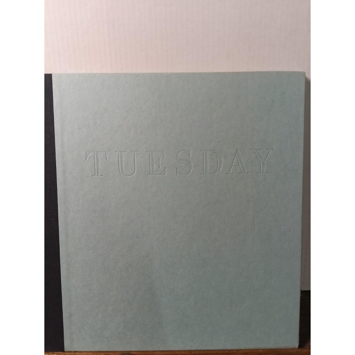 Tuesday David Wiesner 1991 FIRST EDITION 1st Printing Hardcover Caldecott Rare, photo 2 of 5