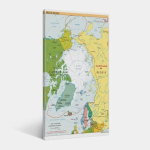 Puede incluir: Un mapa enmarcado de la región ártica, que muestra el Océano Ártico y los países circundantes. El mapa incluye características geográficas, ubicaciones etiquetadas y lecturas de temperatura. La paleta de colores incluye tonos de azul, verde, amarillo y marrón.