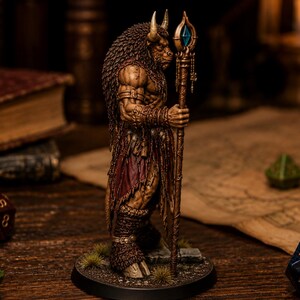 Minotaurus Mage STL — DnD Fantasy Bull Shaman Spellcaster miniatuur 3D-print tafelblad afbeelding 3