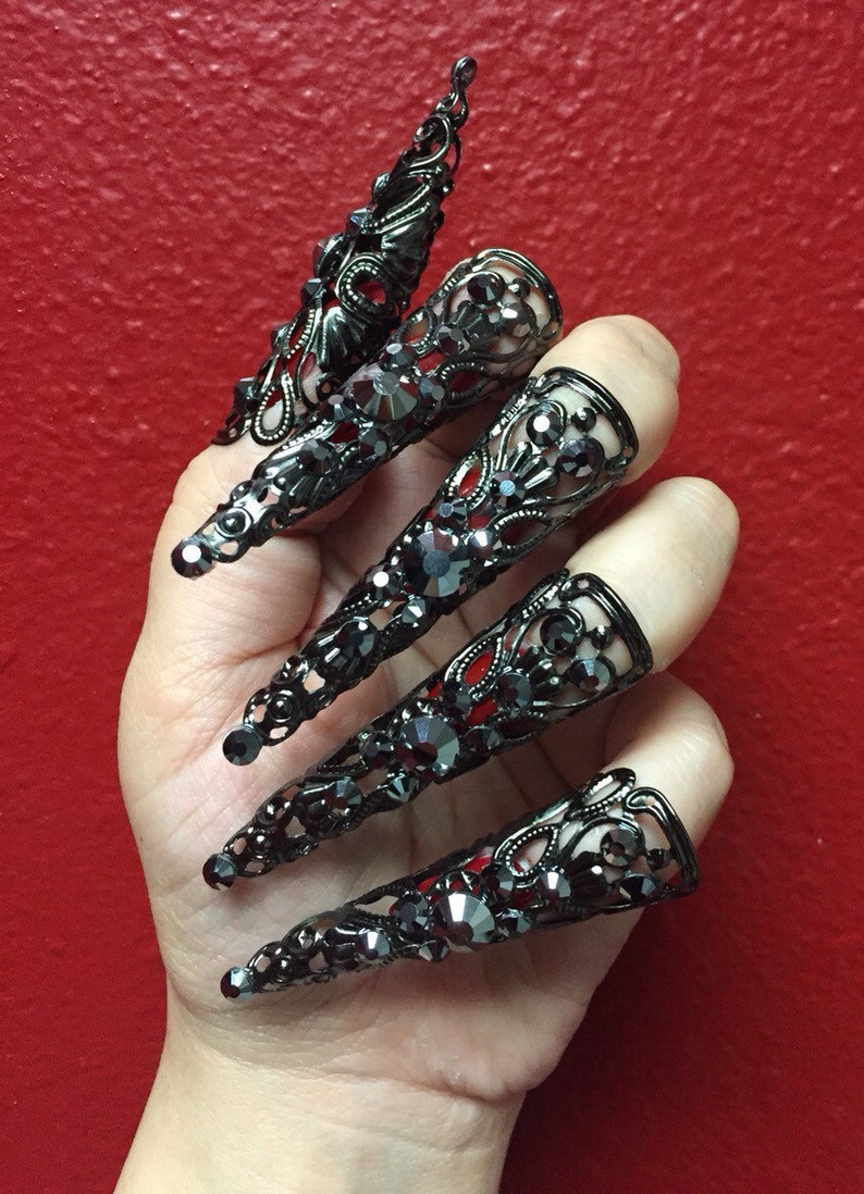 Elvira nail tips set of 5