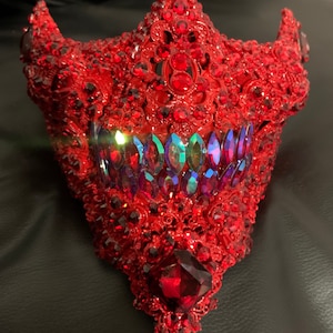 Vampire red crystal mask