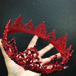 Red Emily crown image 2