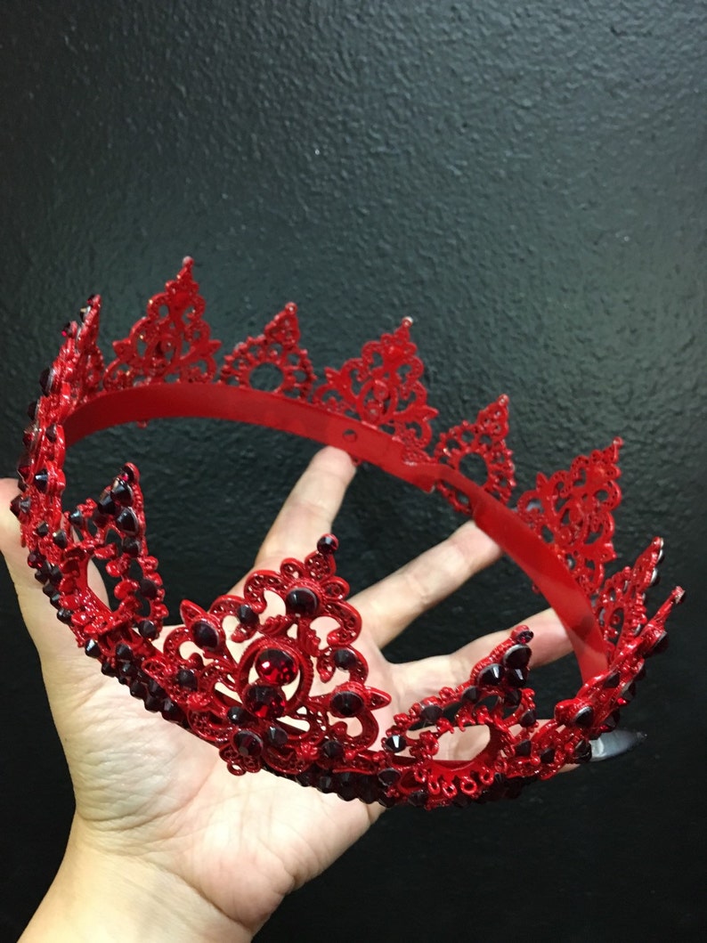 Red Emily crown image 2