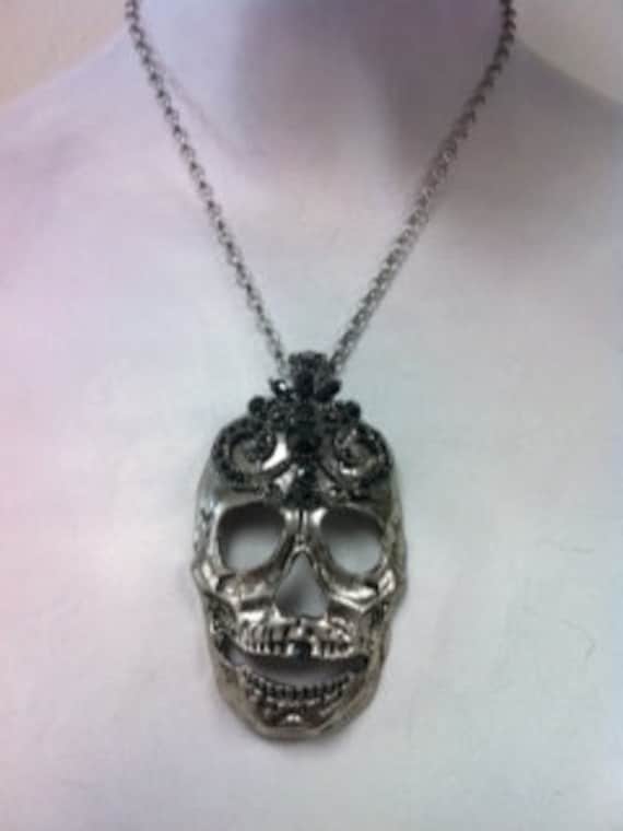 Skull Necklace Sterling Silver Skull Black Heart Crystal Necklace Gothic Necklace  Skull Pendant Jewellery Halloween Gifts for Women Men : Amazon.co.uk:  Fashion