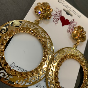 Aros chapados en oro de 24 k con cristales color champán