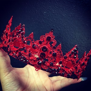 Red Emily crown image 1