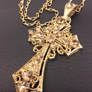 Goldener Pfeilkreuz