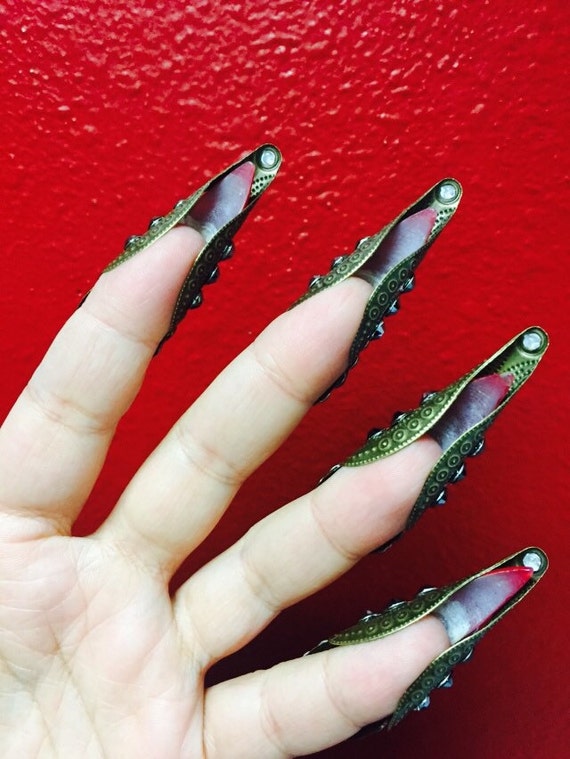 Elvira nail tips set of 5