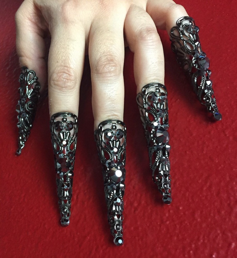 Elvira nail tips set of 5