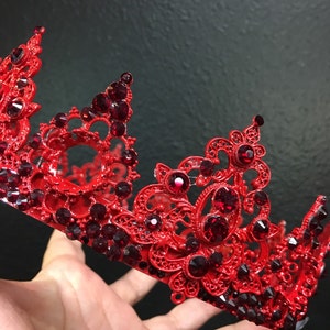 Red Emily crown image 3