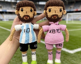 Handmade knitted Messi figurine ornaments, football fan collection gifts, tabletop pedestal ornaments, Father's Day.Wedding party