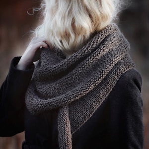 Beginner scarf knitting pattern, easy classic women's knit scarf in worsted weight yarn. Boomerang knit scarf pattern. simple beginner knit wrap PDF instant download. Beginner scarf shawl knitting pattern by Darling Jadore. it's a boomerang asymmetrical shawl knitting pattern designed for beginners. Woman wearing a handknit scarf knitting pattern. Garter stitch beginner scarf knitting pattern by Darling Jadore