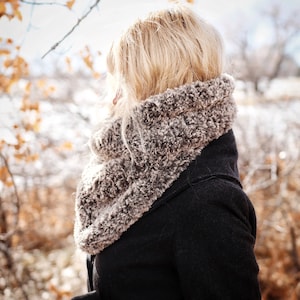 KNITTING PATTERN ⨯ Easy Cowl Scarf Knitting Pattern, Faux Fur Cowl Scarf ⨯ Beginner Knit Pattern ⨯ Knit Fur Cowl Scarf Knitting Pattern