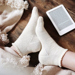 KNITTING PATTERN ⨯ Ruffle Socks Knit Pattern, Pretty Knit Socks Pattern ⨯ Women Socks Knitting Pattern, Socks Knit Pattern ⨯ DIY Knit Socks