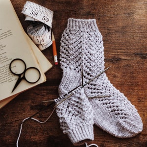 KNITTING PATTERN ⨯ Lace Socks Knitting Pattern, Women Knit Socks ⨯ Easy Socks Knitting Pattern, Lace Socks Easy Socks Knitting Pattern