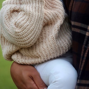 Padrão de tricô para suéter de bebê, padrão de tricô para suéter raglan com ponto canelado de pescador, padrão de tricô fácil para suéter infantil sem costura, de cima para baixo, para bebês de recém-nascidos a 12 meses.