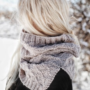 Geteilter Saum Cowl Schal Strickmuster, Infinity Schal Strickmuster, Diamant Cowl Kreis Schal, texturierte Cabrio Wrap Easy Strickmuster