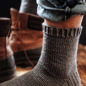 Mens socks knitting pattern, easy knit mens socks, top down socks knitting pattern. Crew socks knit pattern, knit man socks pattern. Classic men's socks knitting pattern, easy ribbed knit socks in worsted weight yarn, beginner men's boot socks PDF instant download