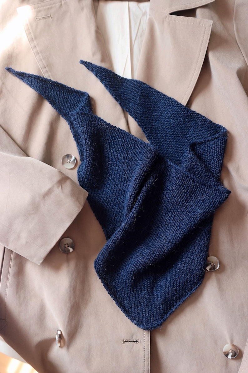 petite knit scarf knitting pattern by darling jadore for a bandana triangle scarf. Small blue bandana scarf knitting pattern