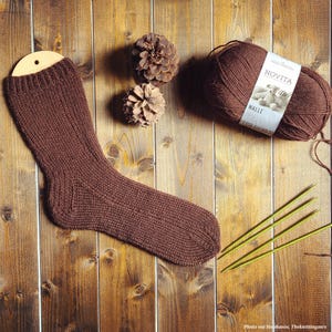 Mens socks knitting pattern, easy knit mens socks, top down socks knitting pattern. Crew socks knit pattern, knit man socks pattern. Classic men's socks knitting pattern, easy ribbed knit socks in worsted weight yarn, beginner men's boot socks PDF instant download