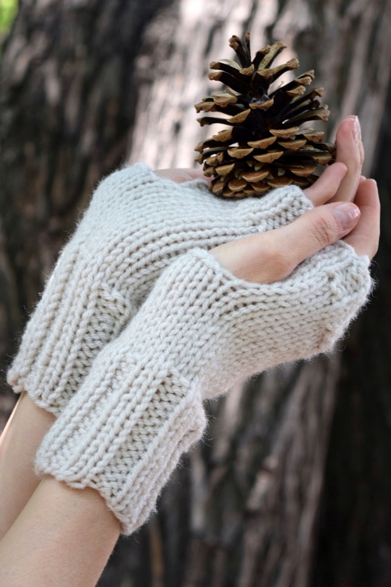 KNITTING PATTERN Easy Fingerless Gloves, Fingerless Mitts Knitting Pattern Women Knit Mittens Pattern Easy Knitting Pattern image 4