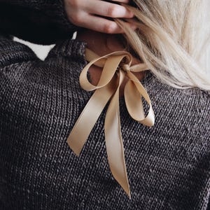 Beginner sweater knitting pattern, oversized top-down raglan pullover in worsted weight yarn, women's seamless crewneck knit jumper. ribbon tie knit sweater pattern. oversize raglan jumper pattern for women