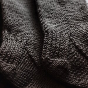 Mens socks knitting pattern, easy knit mens socks, top down socks knitting pattern. Crew socks knit pattern, knit man socks pattern. Classic men's socks knitting pattern, easy ribbed knit socks in worsted weight yarn, beginner men's boot socks PDF instant download