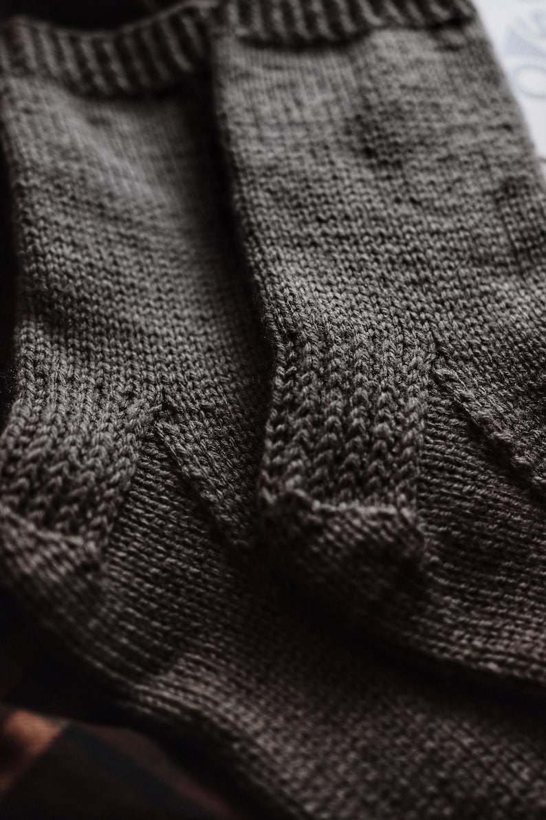 Mens socks knitting pattern, easy knit mens socks, top down socks knitting pattern. Crew socks knit pattern, knit man socks pattern. Classic men's socks knitting pattern, easy ribbed knit socks in worsted weight yarn, beginner men's boot socks PDF instant download