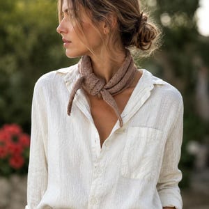 knit bandana triangle scarf knitting pattern. bandana knitting pattern. knit neckerchief pattern. easy knit small scarf knitting pattern. skinny scarf, small triangle scarf knit pattern. small bandana scarf knit pattern