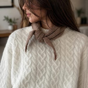 knit bandana triangle scarf knitting pattern. bandana knitting pattern. knit neckerchief pattern. easy knit small scarf knitting pattern. skinny scarf, small triangle scarf knit pattern. small bandana scarf knit pattern