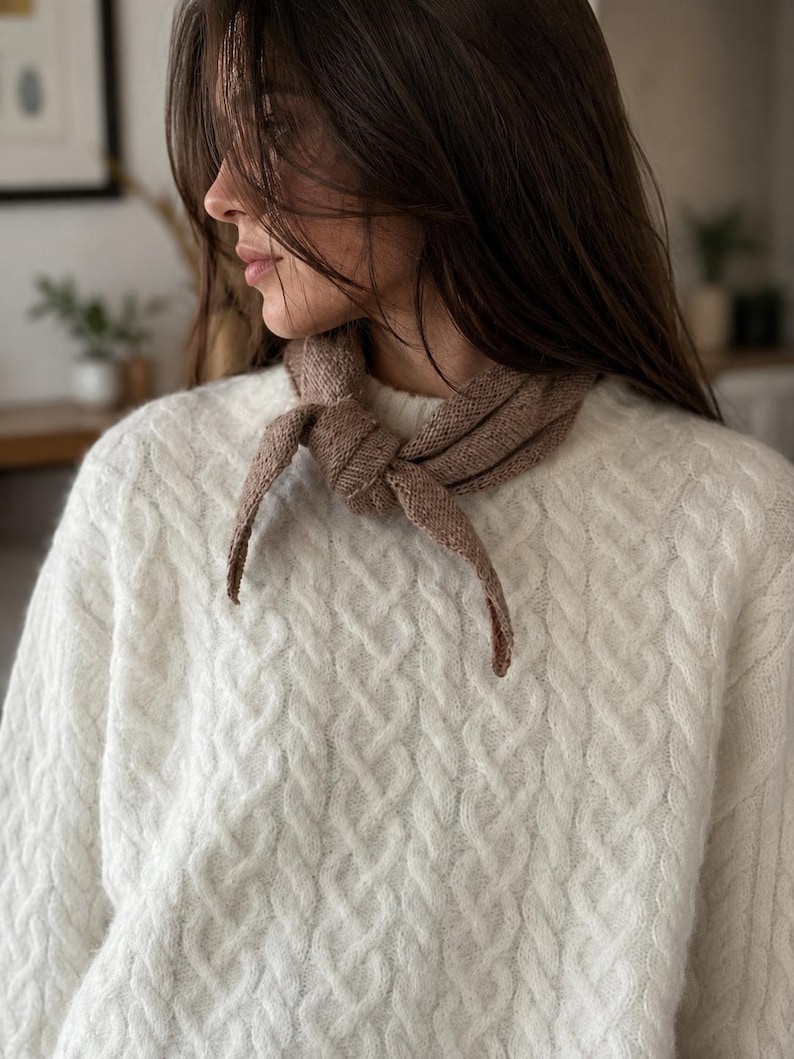 knit bandana triangle scarf knitting pattern. bandana knitting pattern. knit neckerchief pattern. easy knit small scarf knitting pattern. skinny scarf, small triangle scarf knit pattern. small bandana scarf knit pattern