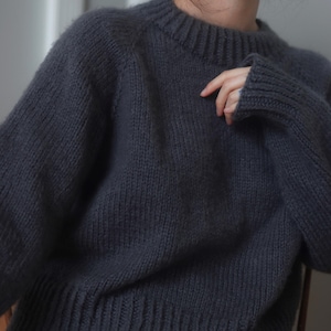Women's cropped crewneck raglan sweater knitting pattern, oversized seamless top-down pullover in worsted weight yarn, beginner knit jumper PDF instant download. easy knit sweater pattern, beginner knit raglan sweater.