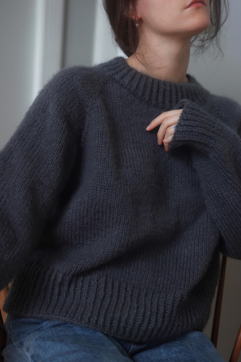 Women's cropped crewneck raglan sweater knitting pattern, oversized seamless top-down pullover in worsted weight yarn, beginner knit jumper PDF instant download. easy knit sweater pattern, beginner knit raglan sweater.