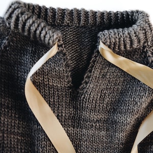 Beginner sweater knitting pattern, oversized top-down raglan pullover in worsted weight yarn, women's seamless crewneck knit jumper. ribbon tie knit sweater pattern. oversize raglan jumper pattern for women