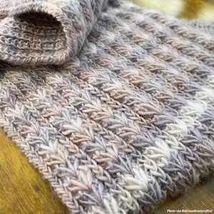 easy scarf knitting pattern, chunky knit scarf pattern. Warm wrap scarf knitting pattern, oversized women's knit scarf in worsted weight yarn, easy beginner cozy knit wrap PDF instant download. women knit scarf pattern, easy knitting pattern. rectangle scarf knit pattern. chunky heart scarf knit pattern. Flatlay of knitting pattern PDF with yarn and needles, scarf knitting project setup